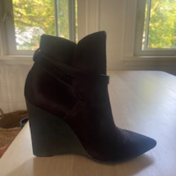 Burberry Wedge Ankle Boot. Color : Chocolate. Size 8US 38UK. - Picture 7 of 9